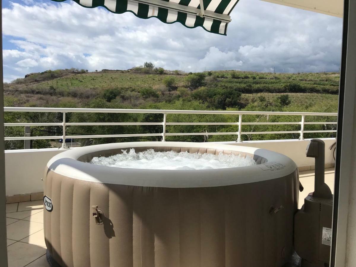 Meuble Homard Avec Jacuzzi Et Vue Mer Saint-Gilles-les Bains Eksteriør bilde